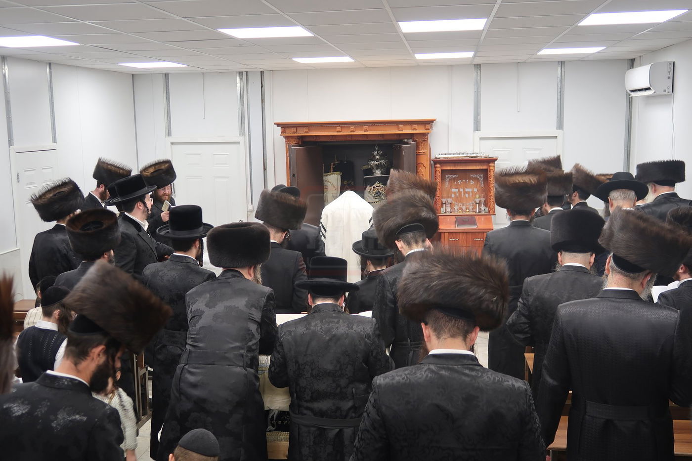 סליחות ראשונות בחצה"ק מיאלען