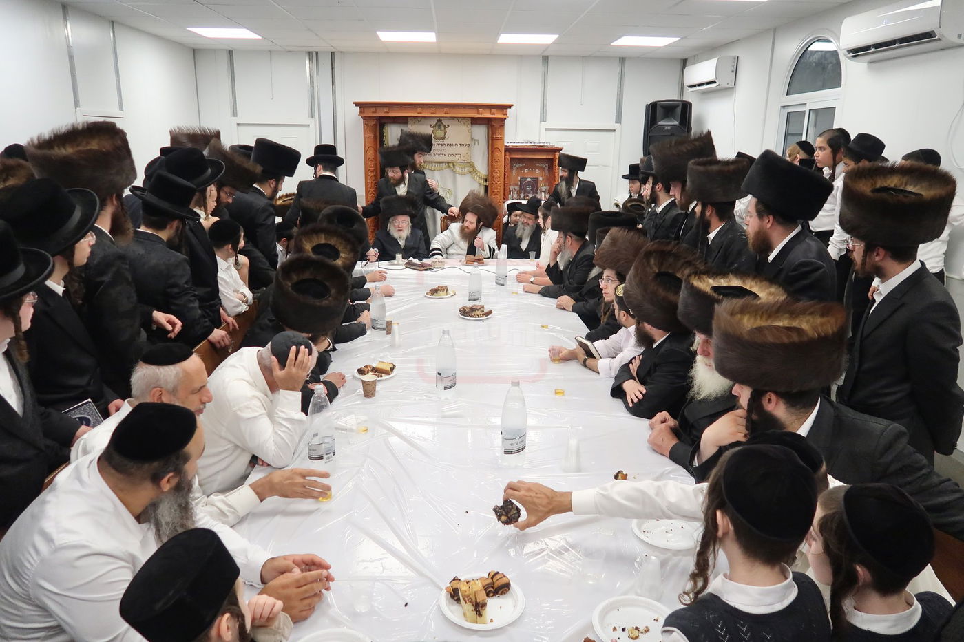 חנוכת הבית והתחלת כתיבת ס"ת בחצה"ק מיאלען