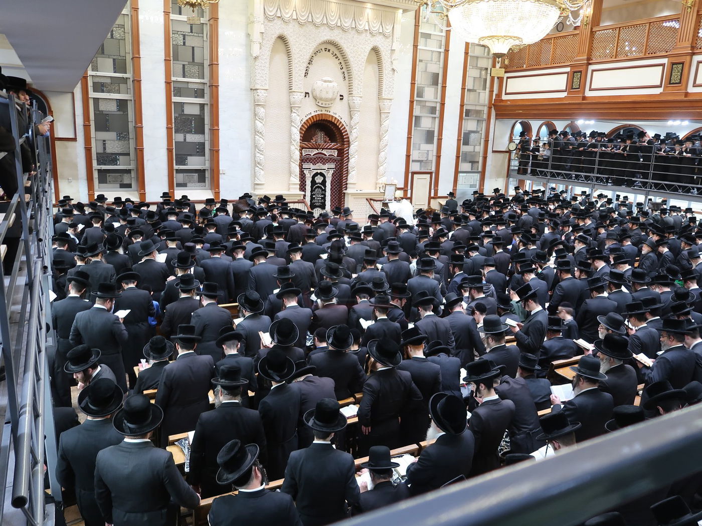 סליחות ראשונות בחצה"ק פאפא