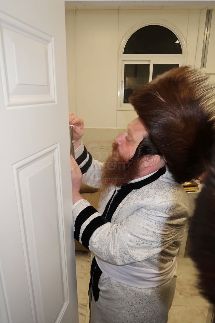 חנוכת הבית והתחלת כתיבת ס"ת בחצה"ק מיאלען