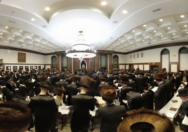 סליחות ראשונות בחצה"ק סקולען לייקווד