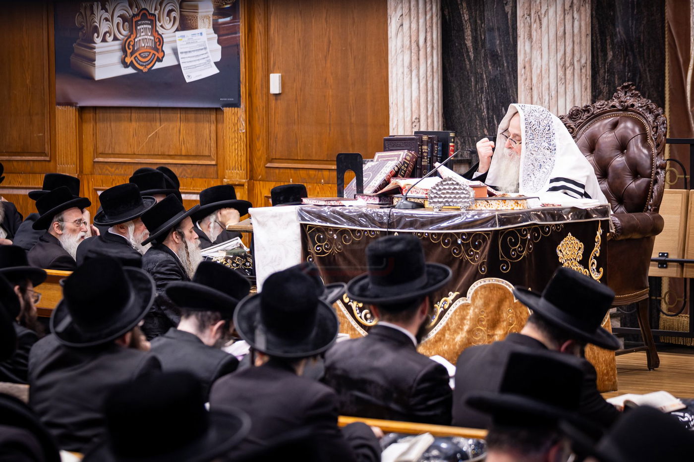 סליחות ראשונות בחצה"ק צאנז קלויזנבורג 