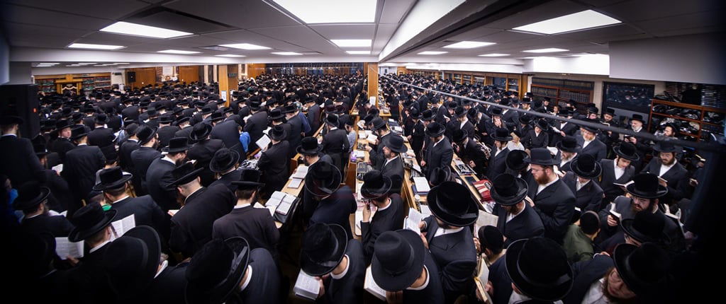 סליחות ראשונות בחצה"ק צאנז קלויזנבורג 