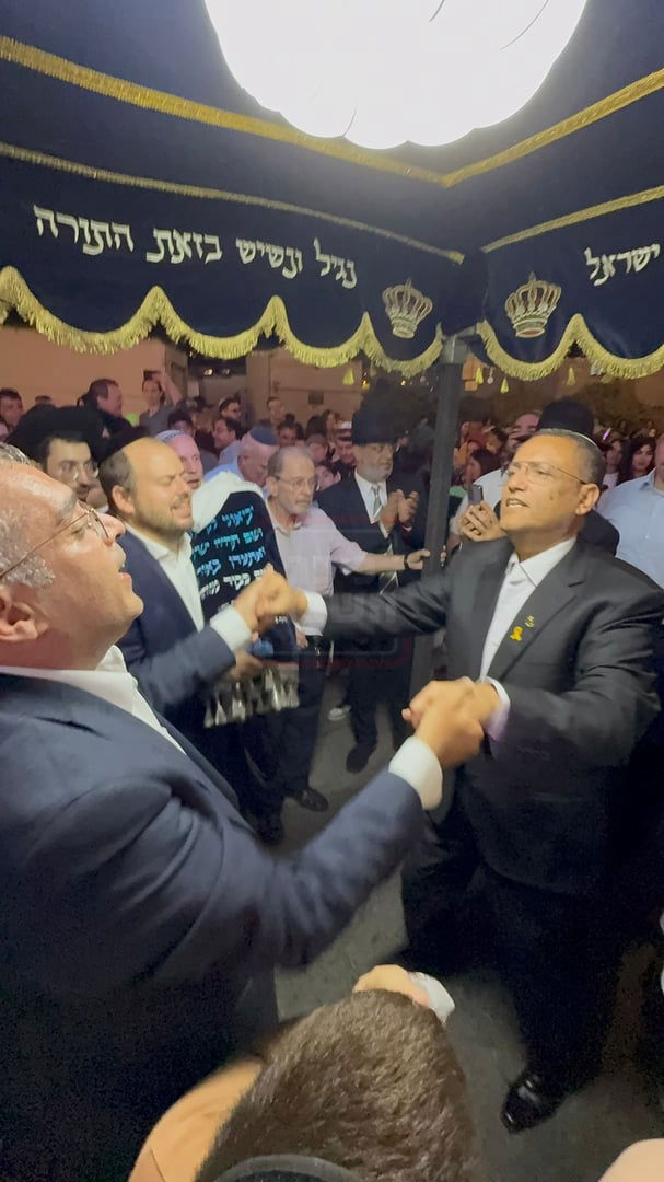 ה'לקסוס' נפרץ, מה נגנב? | 'זופניק בכיכר' עם כל התמונות, הנייעס והחשיפות של השבוע