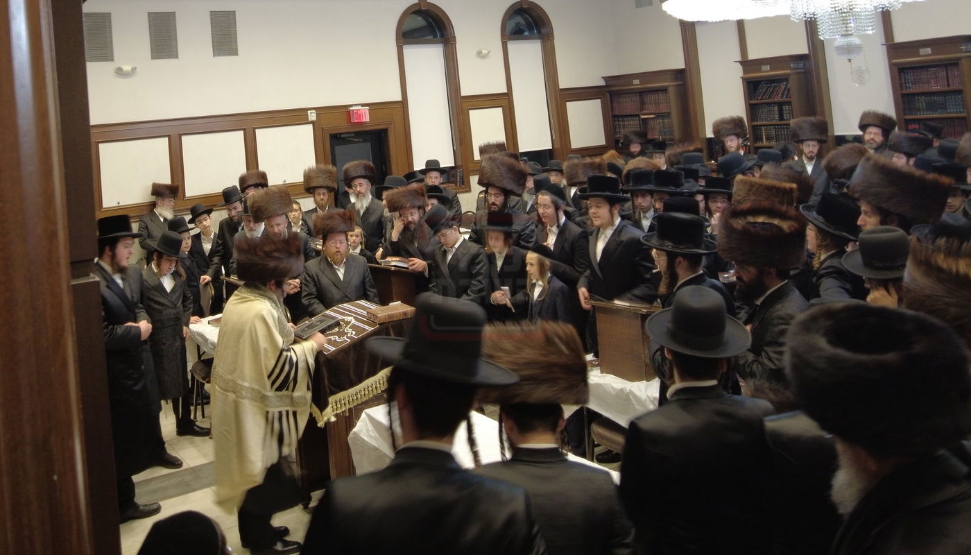 סליחות ראשונות בחצה"ק סקולען לייקווד