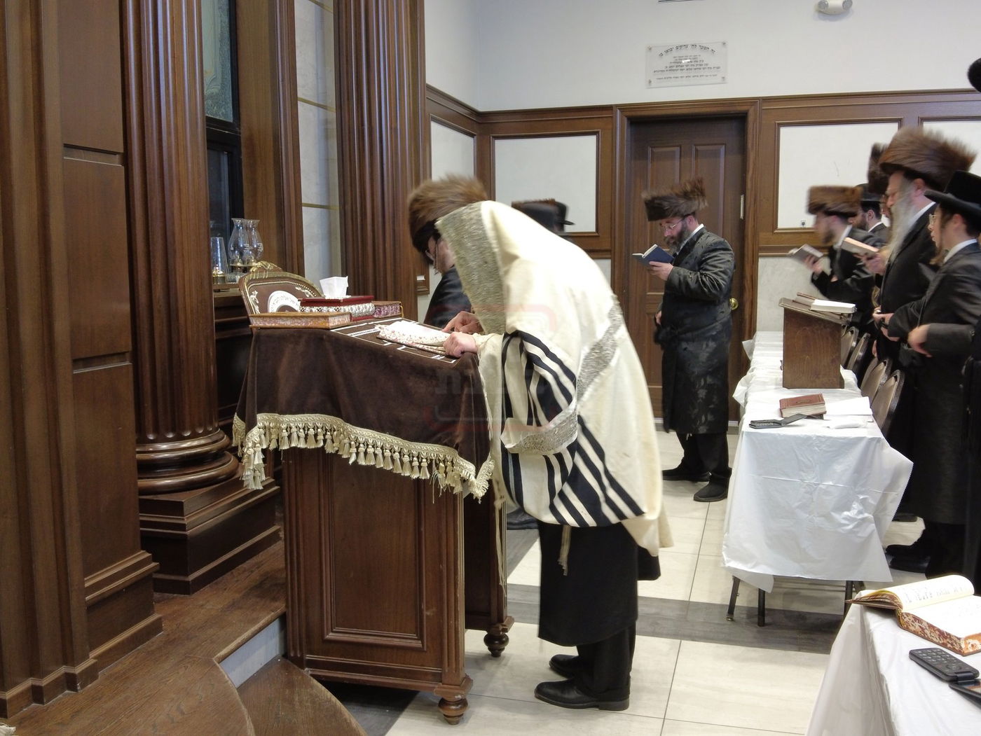 סליחות ראשונות בחצה"ק סקולען לייקווד