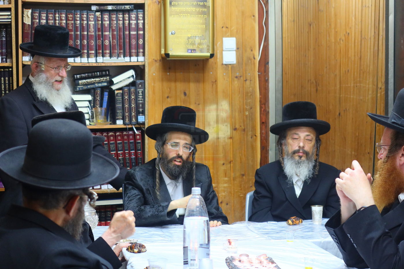 האדמו"ר מזוועהיל בטיש לחיים בהילולת הרה''ק המגיד מזלאטשוב זיע''א