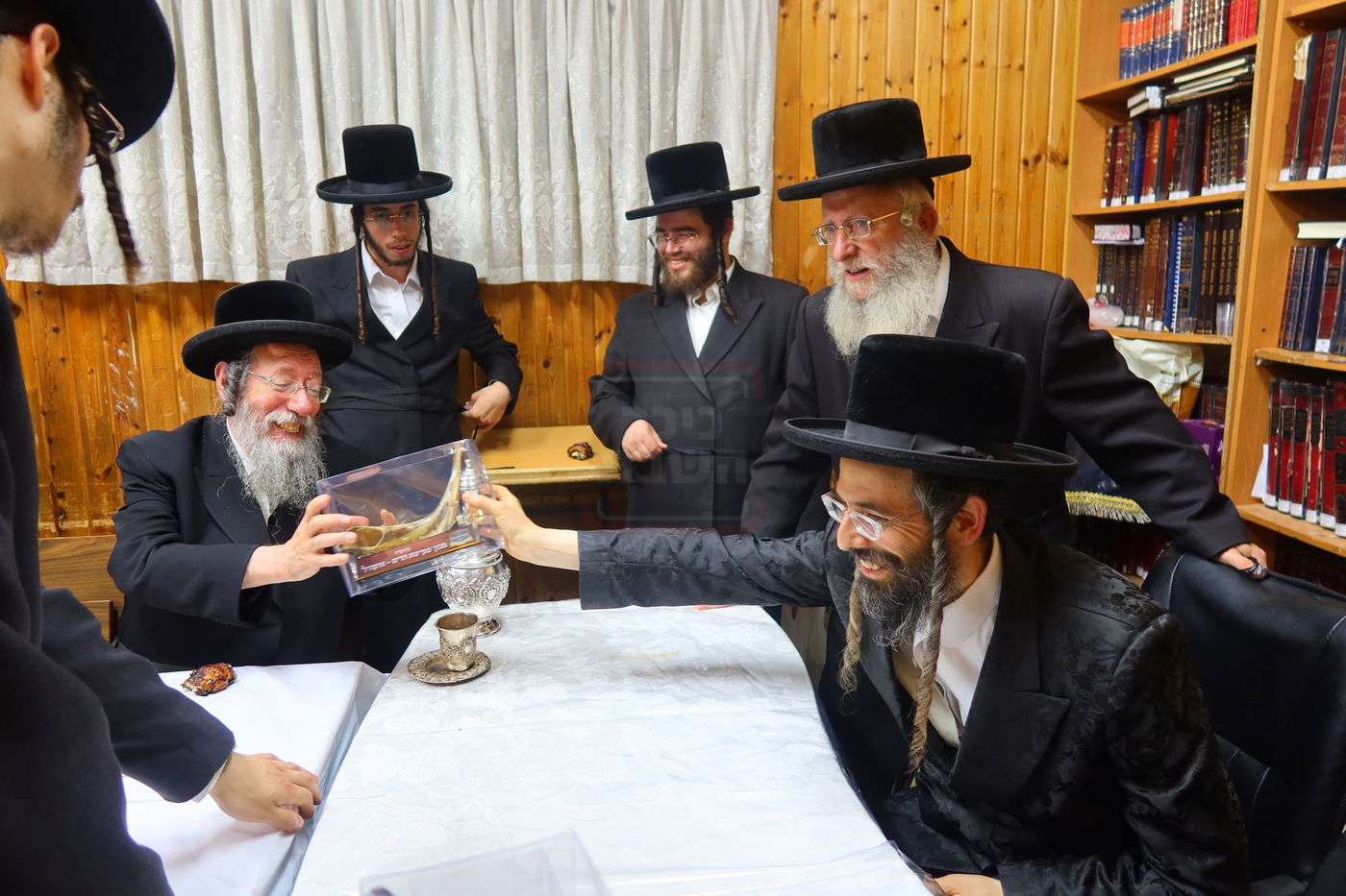 האדמו"ר מזוועהיל בטיש לחיים בהילולת הרה''ק המגיד מזלאטשוב זיע''א