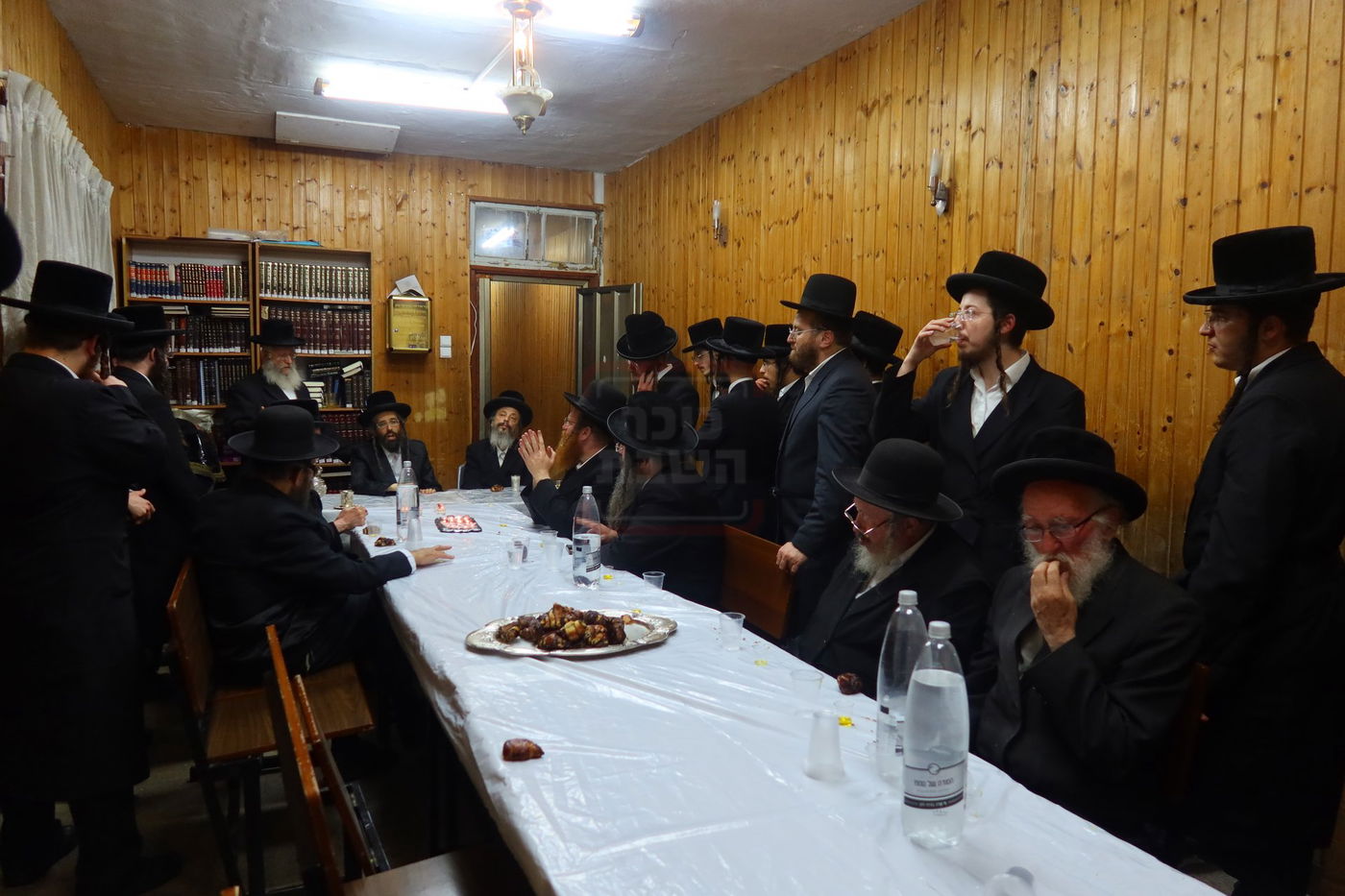 האדמו"ר מזוועהיל בטיש לחיים בהילולת הרה''ק המגיד מזלאטשוב זיע''א