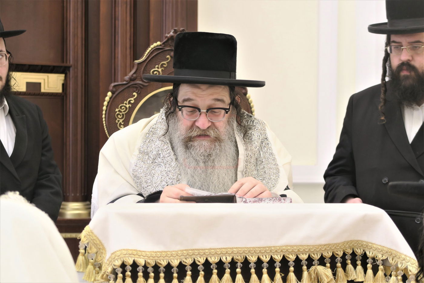 האדמו"ר מנדבורנה אלעד בהתרת נדרים