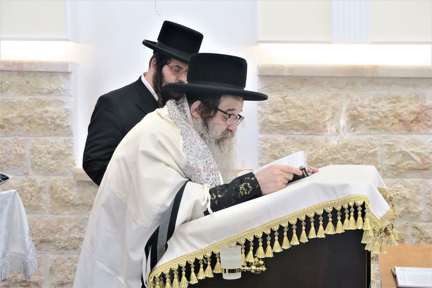 האדמו"ר מנדבורנה אלעד בהתרת נדרים