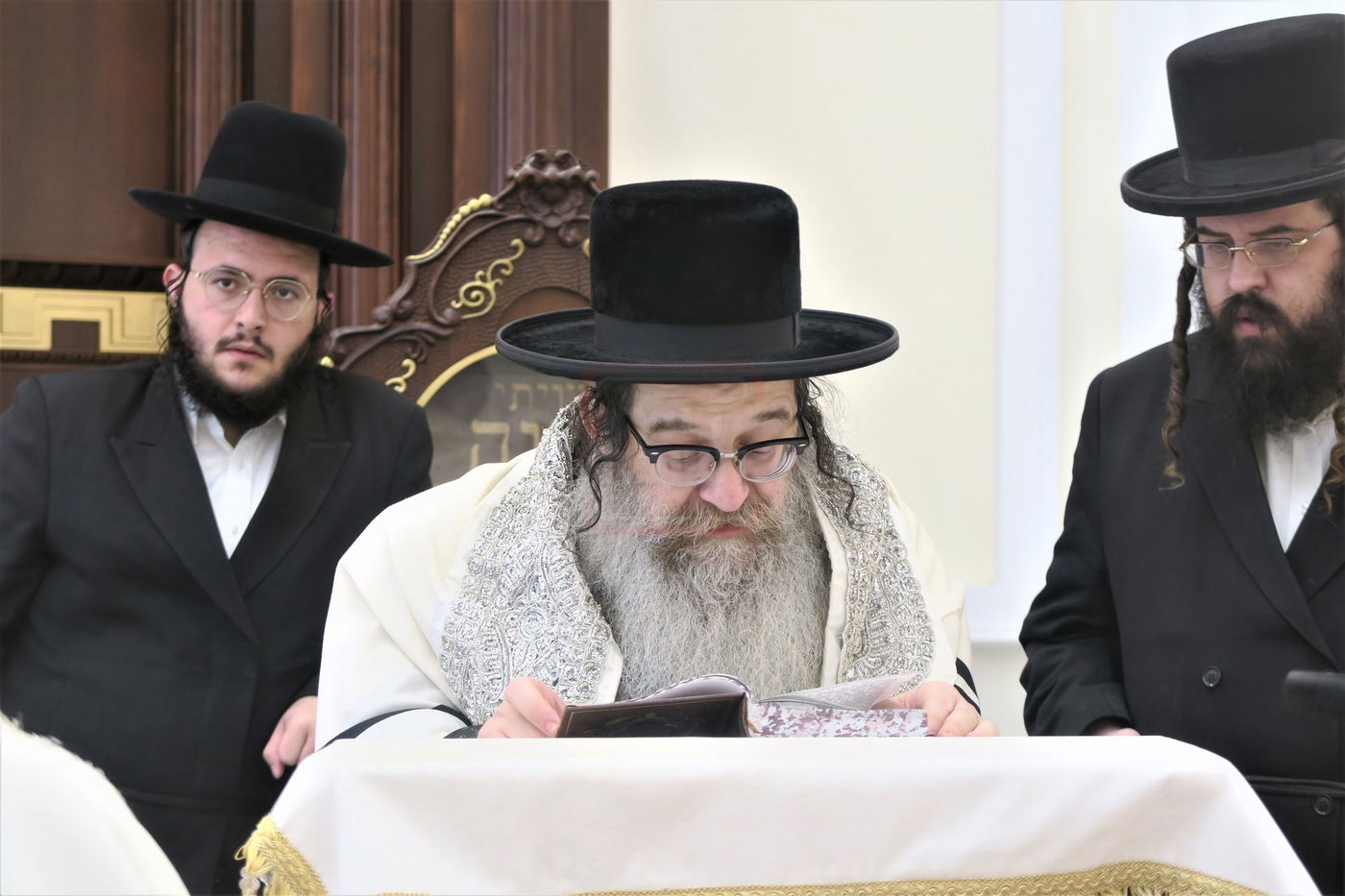 האדמו"ר מנדבורנה אלעד בהתרת נדרים