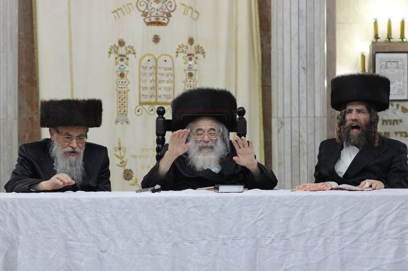 טיש נעילת החג בחצה"ק חוג חתם סופר