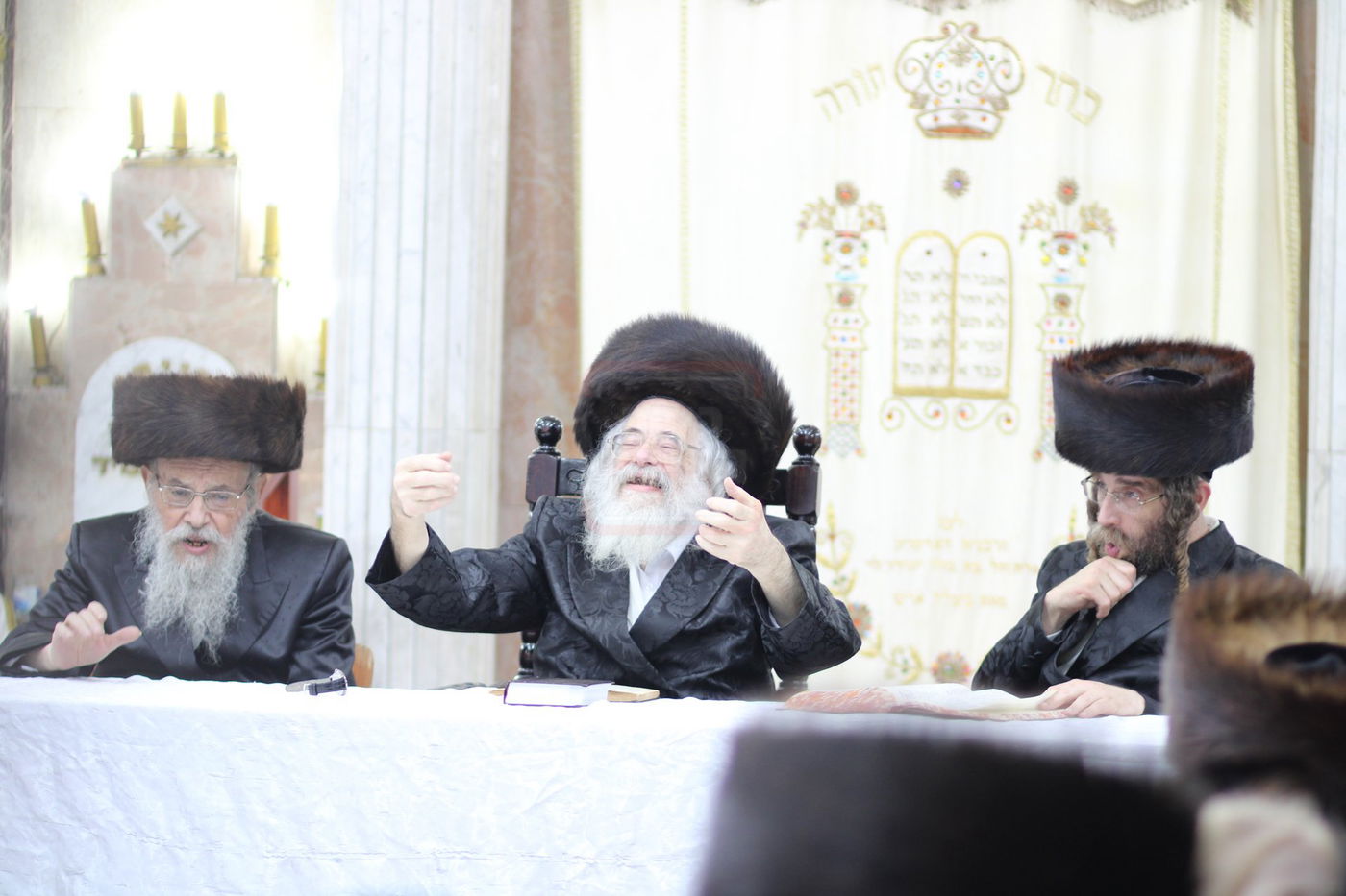 טיש נעילת החג בחצה"ק חוג חתם סופר