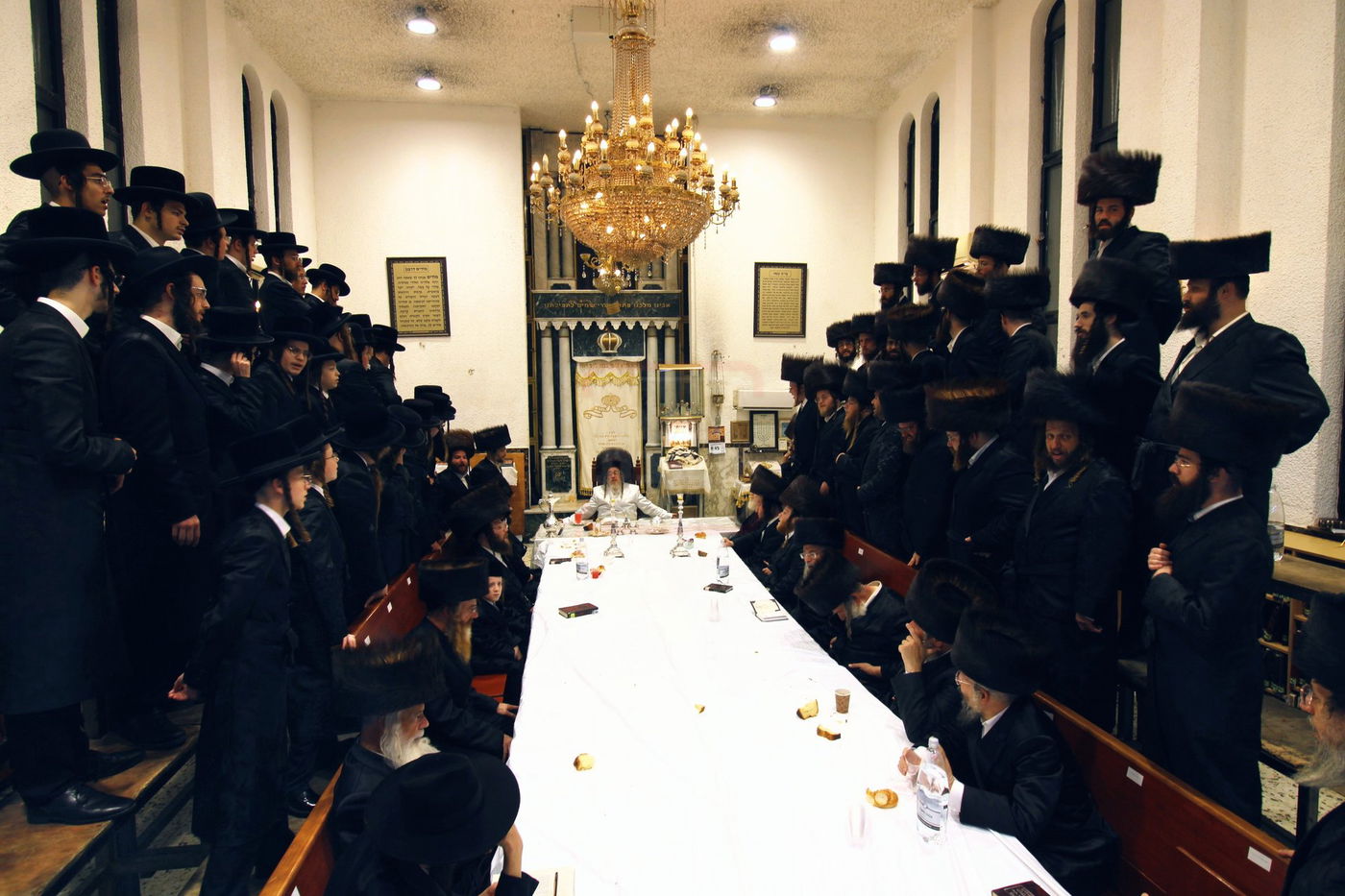 טיש נעילת החג בחצה"ק ביאלה ב"ב