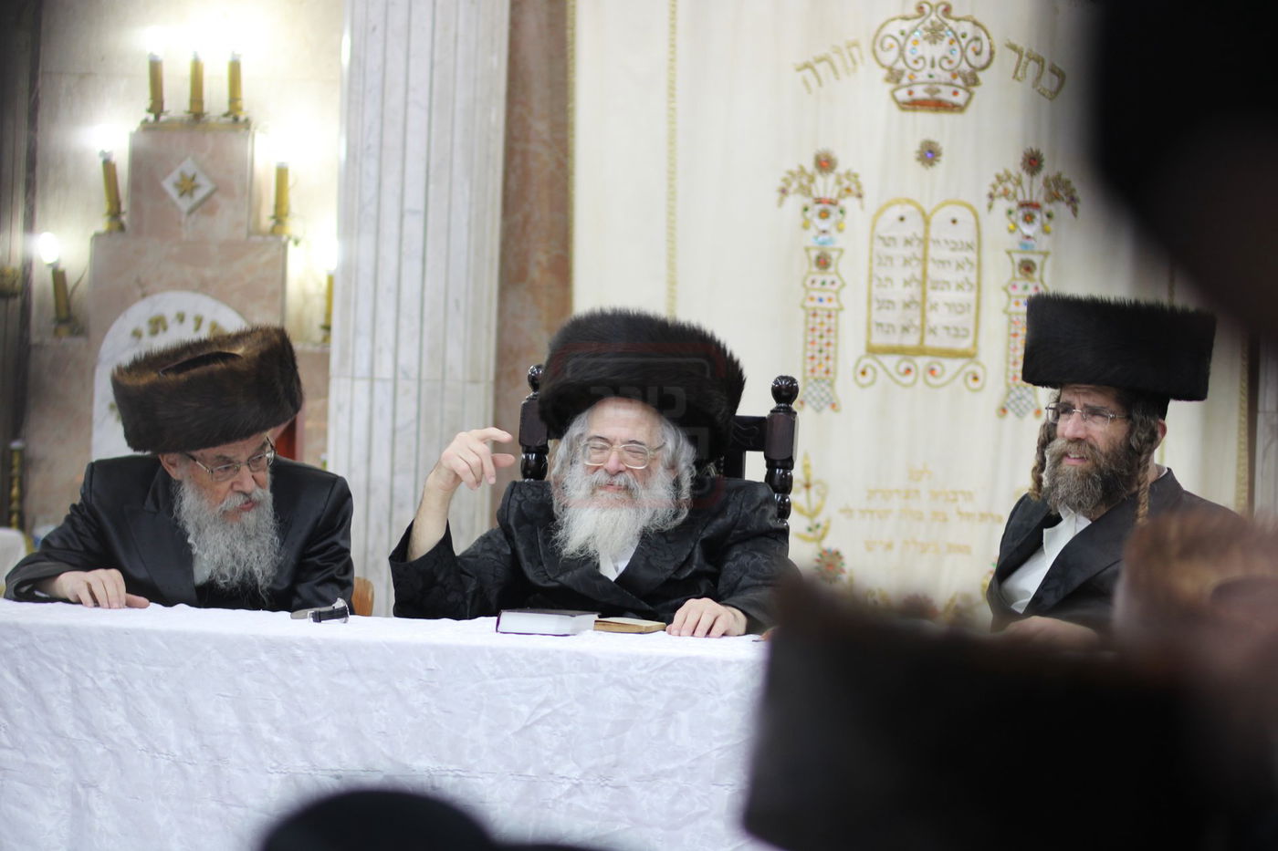 טיש נעילת החג בחצה"ק חוג חתם סופר