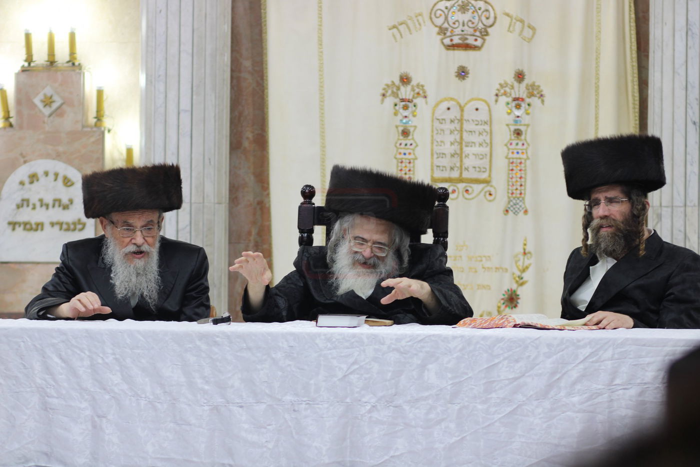 טיש נעילת החג בחצה"ק חוג חתם סופר