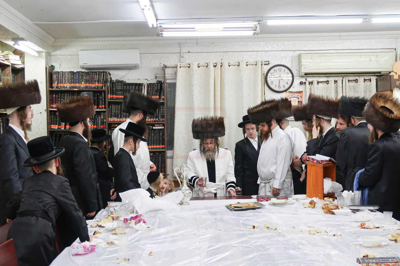 האדמו"ר מקרעטשניף סיגעט בהבדלה מוצאי ר"ה