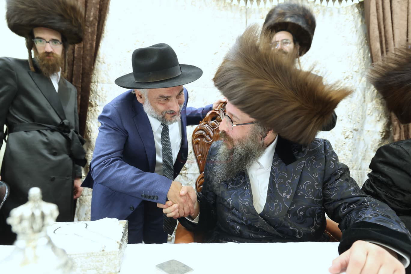 המיליארדר המתפייט | 'זופניק בכיכר' עם כל התמונות, הנייעס והחשיפות של השבוע