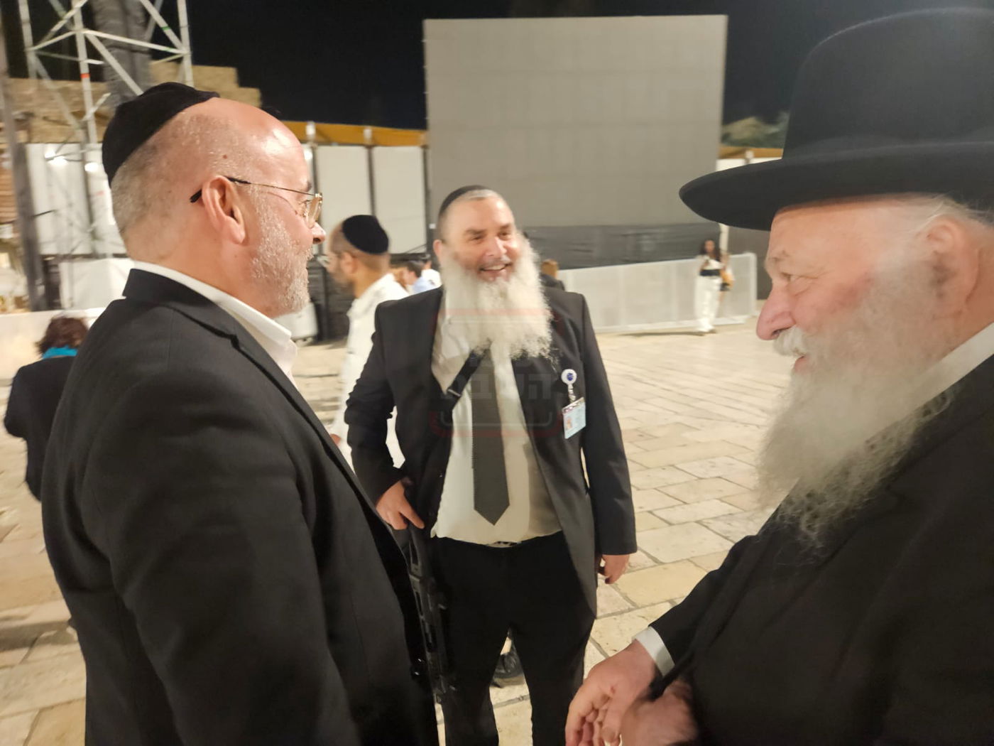 המיליארדר המתפייט | 'זופניק בכיכר' עם כל התמונות, הנייעס והחשיפות של השבוע