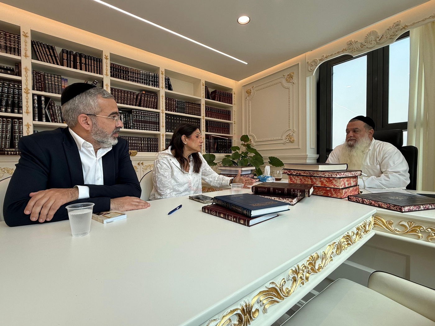 המיליארדר המתפייט | 'זופניק בכיכר' עם כל התמונות, הנייעס והחשיפות של השבוע