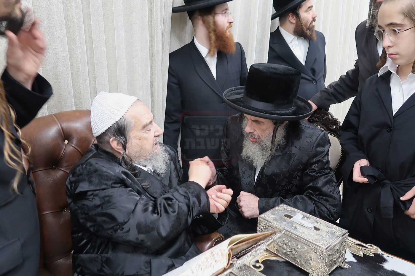 הגה"צ רבי חיים מאיר הגר אב"ד ויז'ניץ בביקור אצל הגה"צ רבי יעקב מאיר שכטר