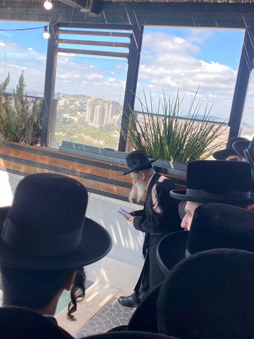 האדמו"ר מאמשינוב בתשליך