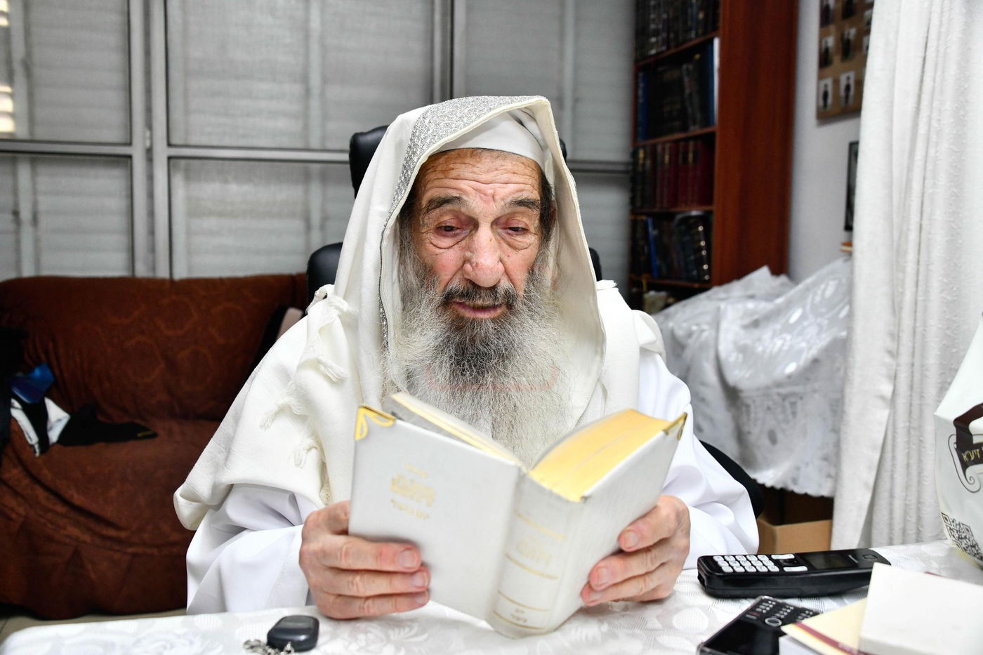 הגאון רבי ניסים בן שמעון בתפילה זכה