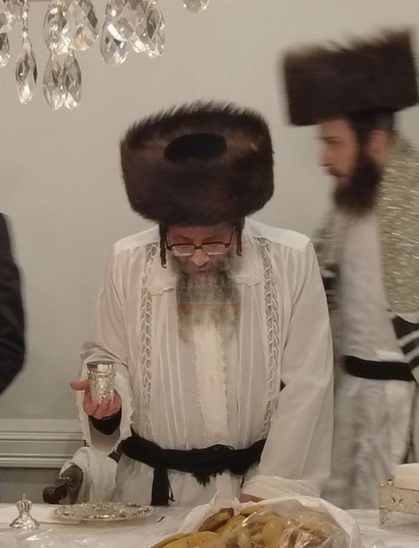 האדמו"ר מסקולען לייקווד בהבדלה במוצאי יום כיפור