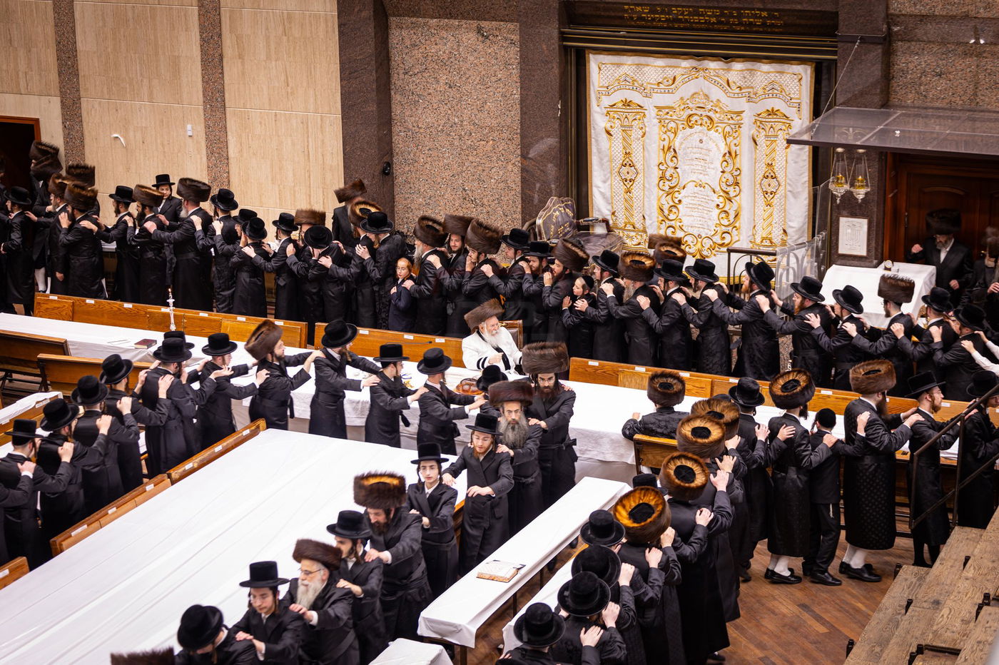 ערב ומוצאי יום כיפור בחצה"ק באבוב