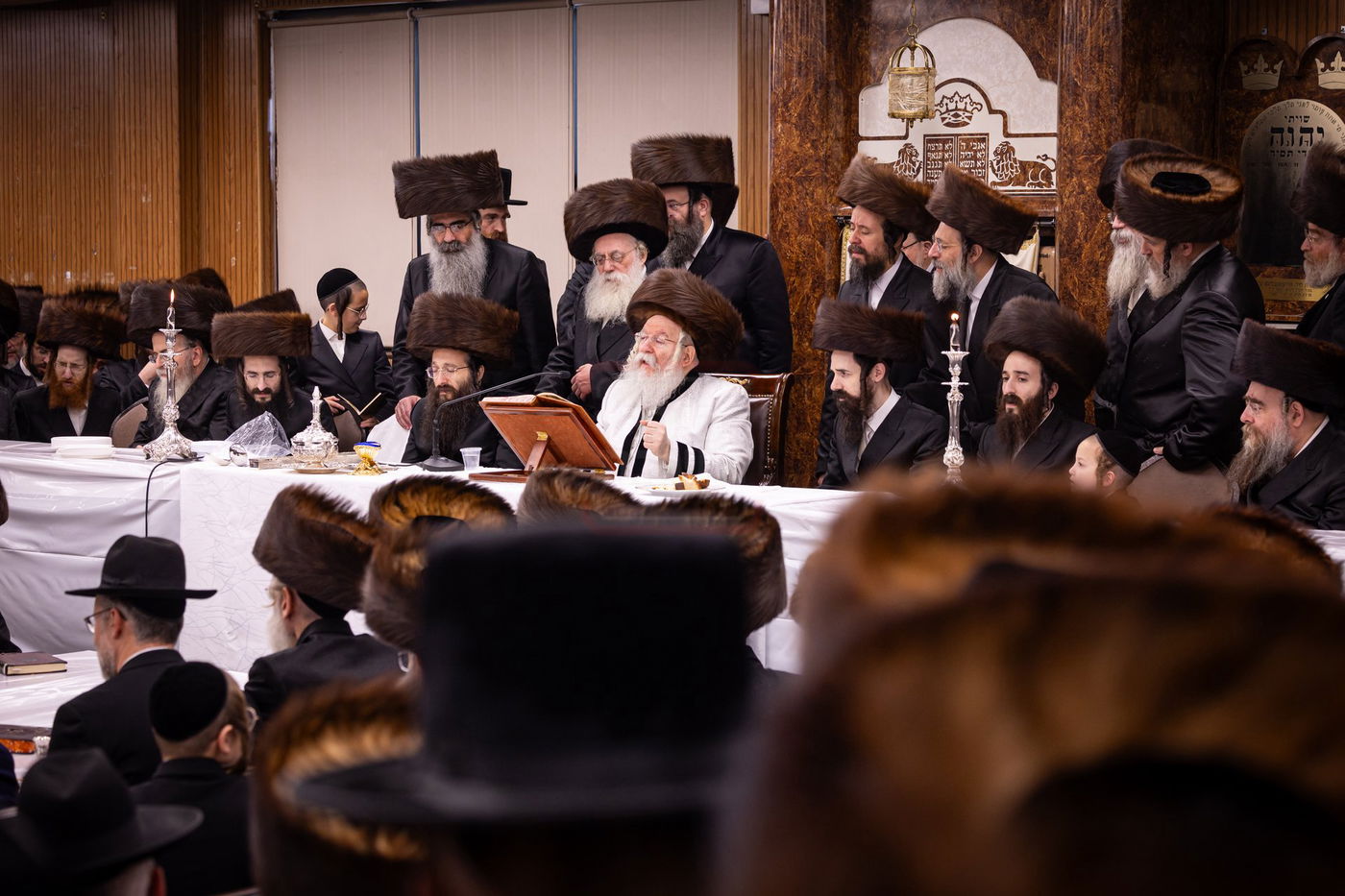 האדמו"ר מבאבוב בטיש ערב יום כיפור