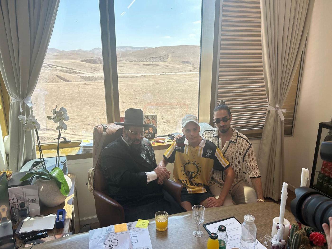 הסנדק המיליארדר | 'זופניק בכיכר' עם כל התמונות, הנייעס והחשיפות של השבוע