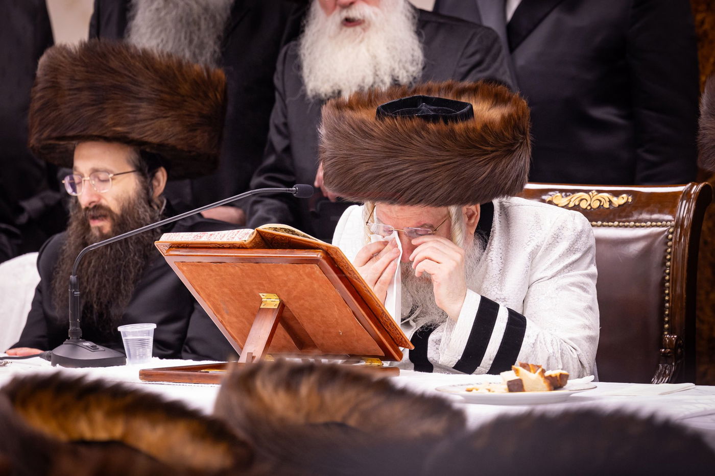 האדמו"ר מבאבוב בטיש ערב יום כיפור