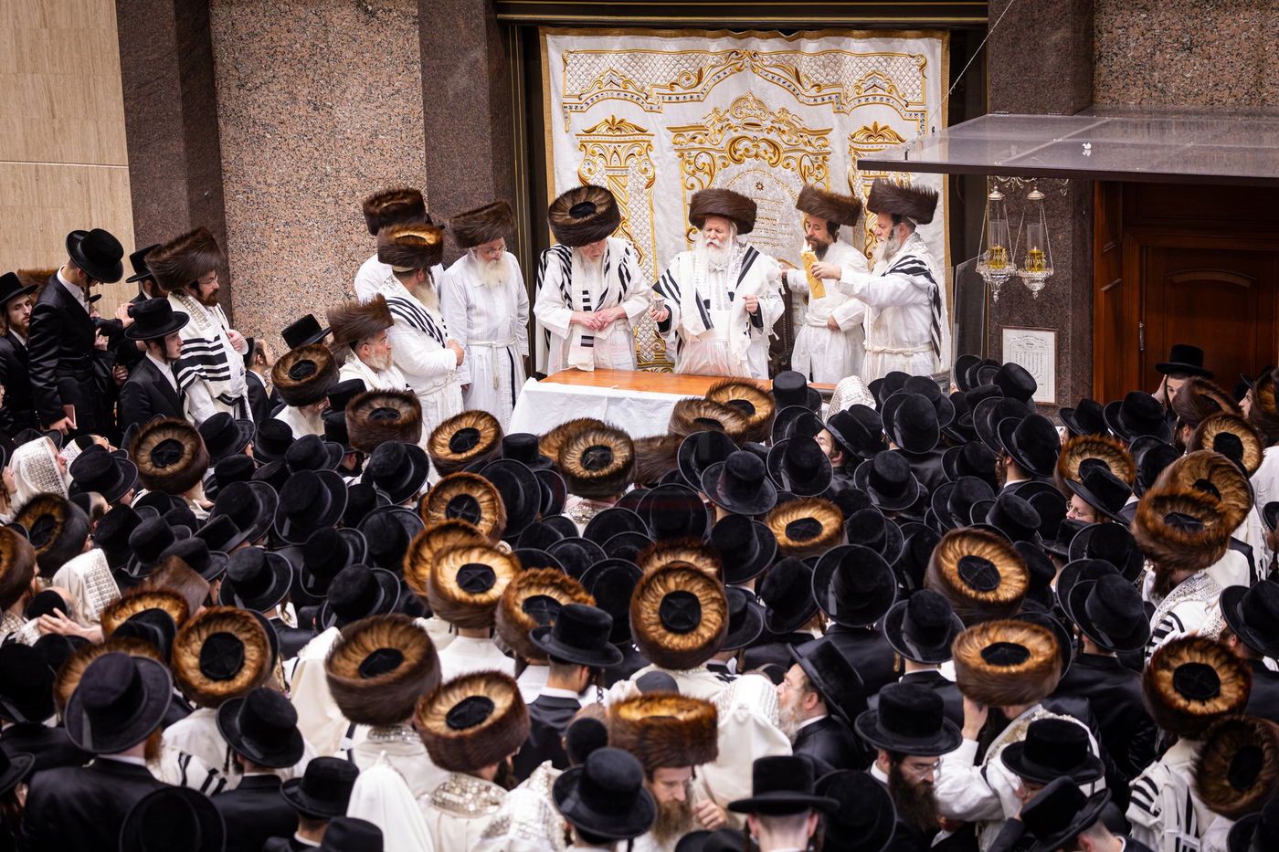 ערב ומוצאי יום כיפור בחצה"ק באבוב