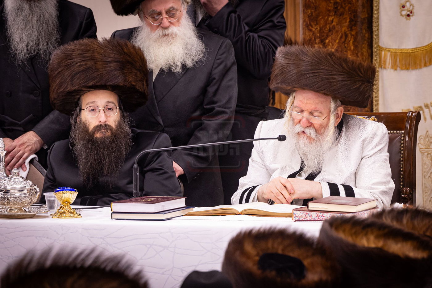 האדמו"ר מבאבוב בטיש ערב יום כיפור