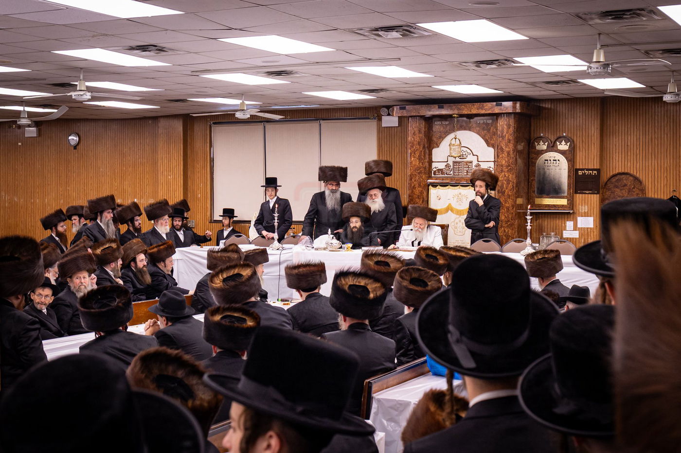 האדמו"ר מבאבוב בטיש ערב יום כיפור