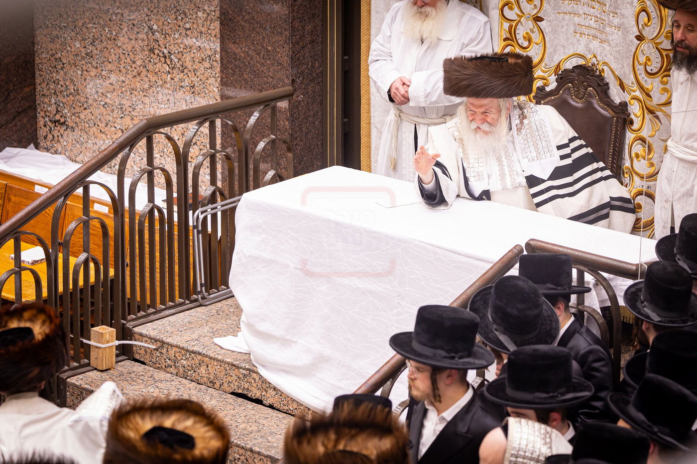 ערב ומוצאי יום כיפור בחצה"ק באבוב