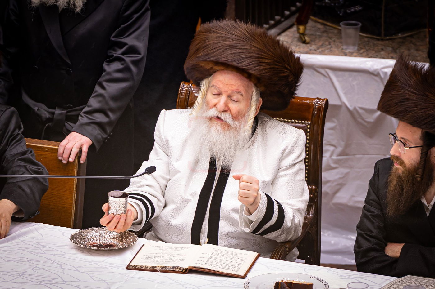 ערב ומוצאי יום כיפור בחצה"ק באבוב