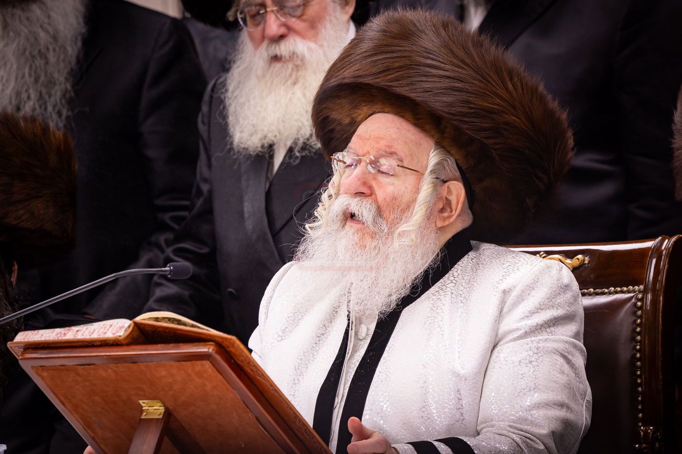 האדמו"ר מבאבוב בטיש ערב יום כיפור