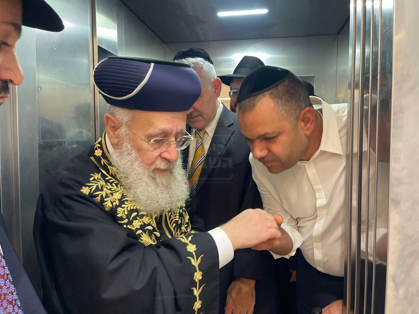 הסנדק המיליארדר | 'זופניק בכיכר' עם כל התמונות, הנייעס והחשיפות של השבוע