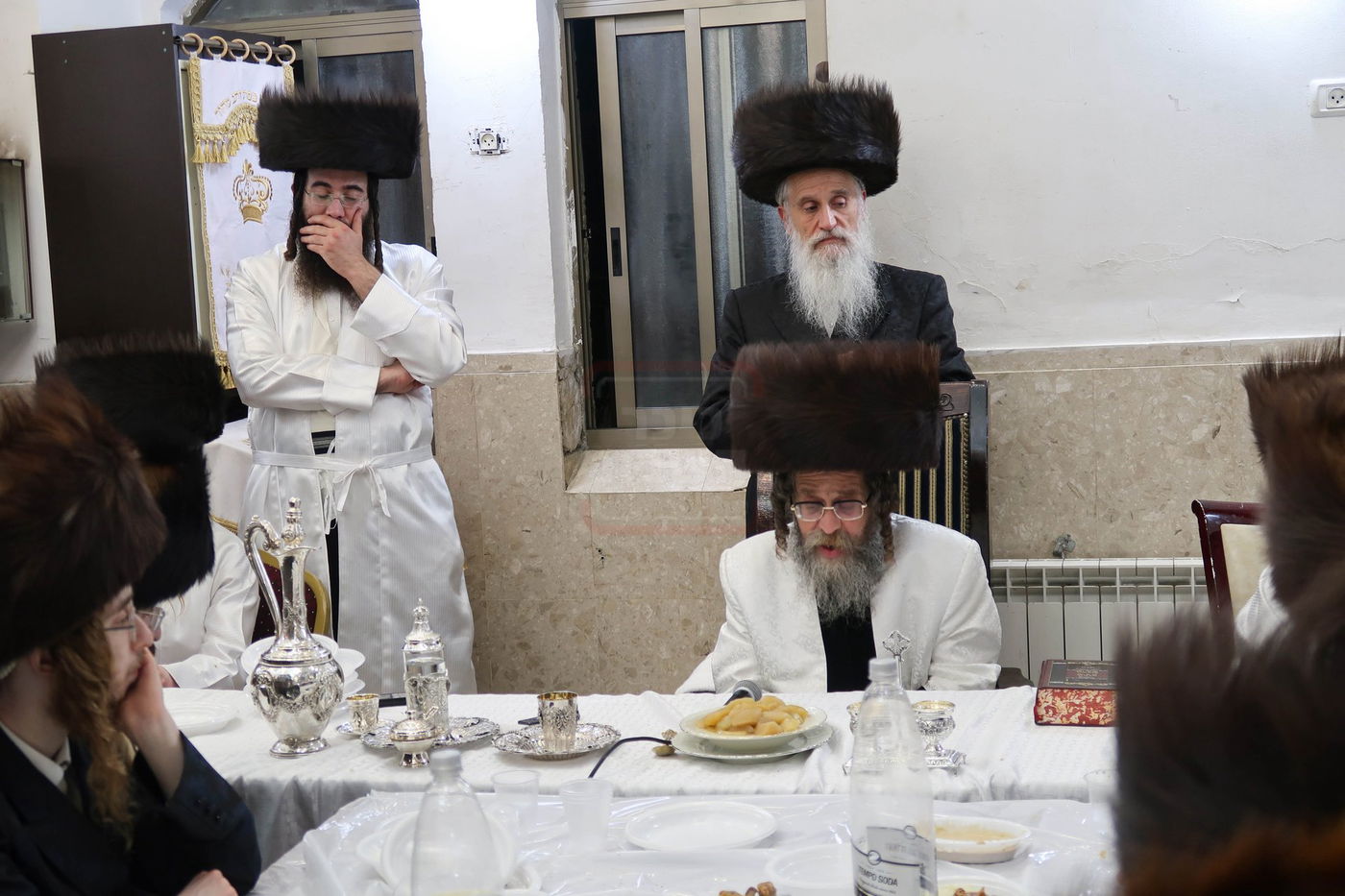 מוצאי יום כיפור אצל האדמו"ר מקרעטשניף סיגעט