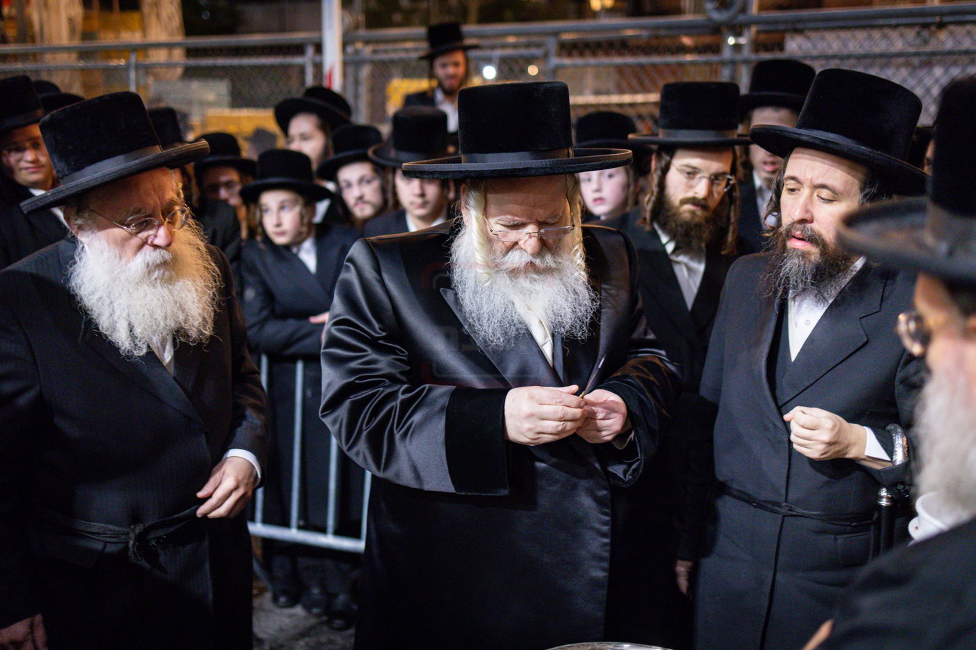 ערב ומוצאי יום כיפור בחצה"ק באבוב