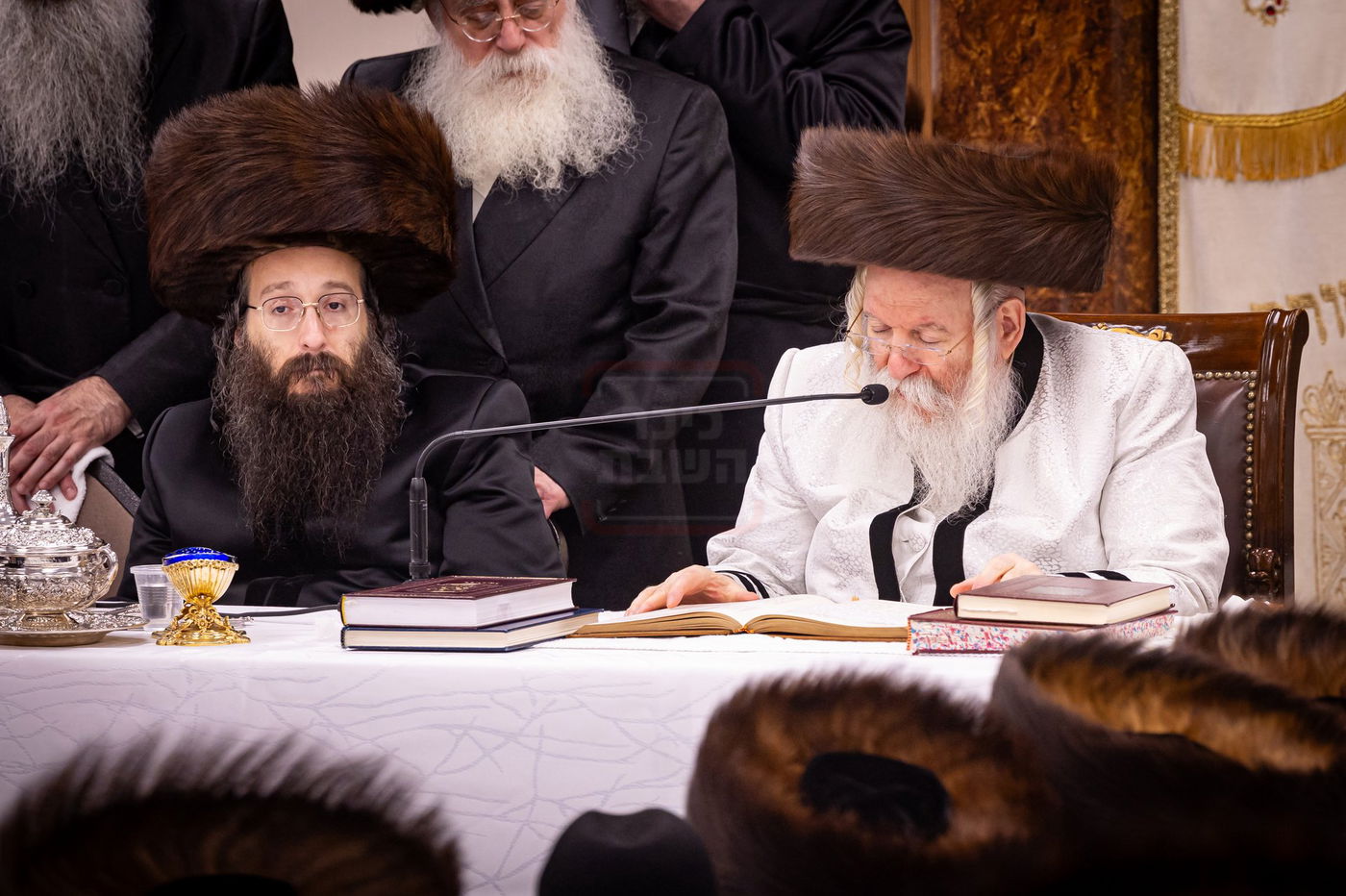 האדמו"ר מבאבוב בטיש ערב יום כיפור