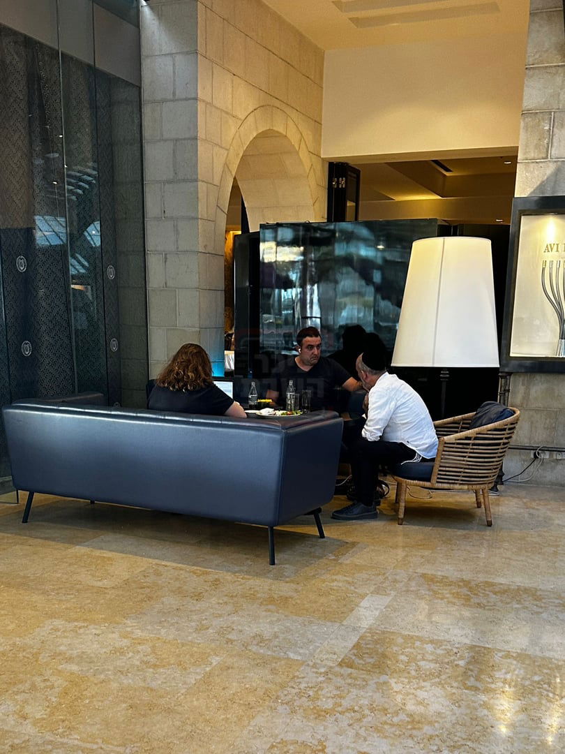 הסנדק המיליארדר | 'זופניק בכיכר' עם כל התמונות, הנייעס והחשיפות של השבוע