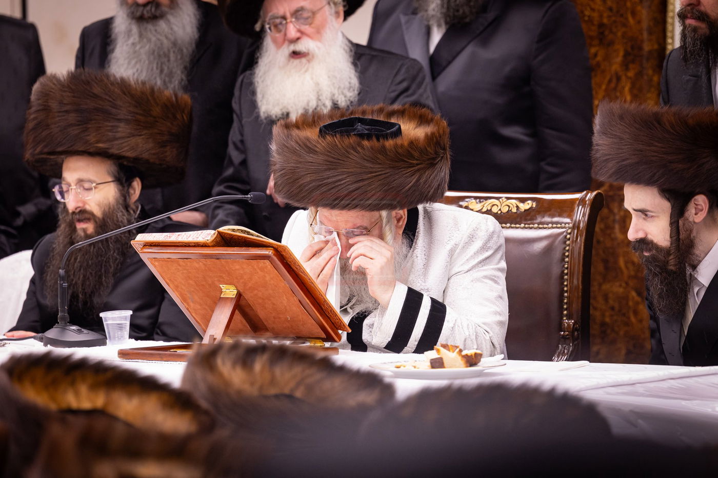 האדמו"ר מבאבוב בטיש ערב יום כיפור