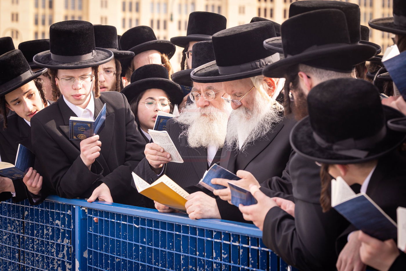 ערב ומוצאי יום כיפור בחצה"ק באבוב