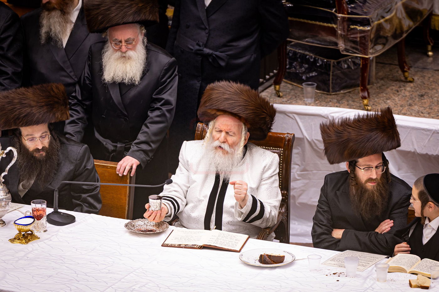 ערב ומוצאי יום כיפור בחצה"ק באבוב