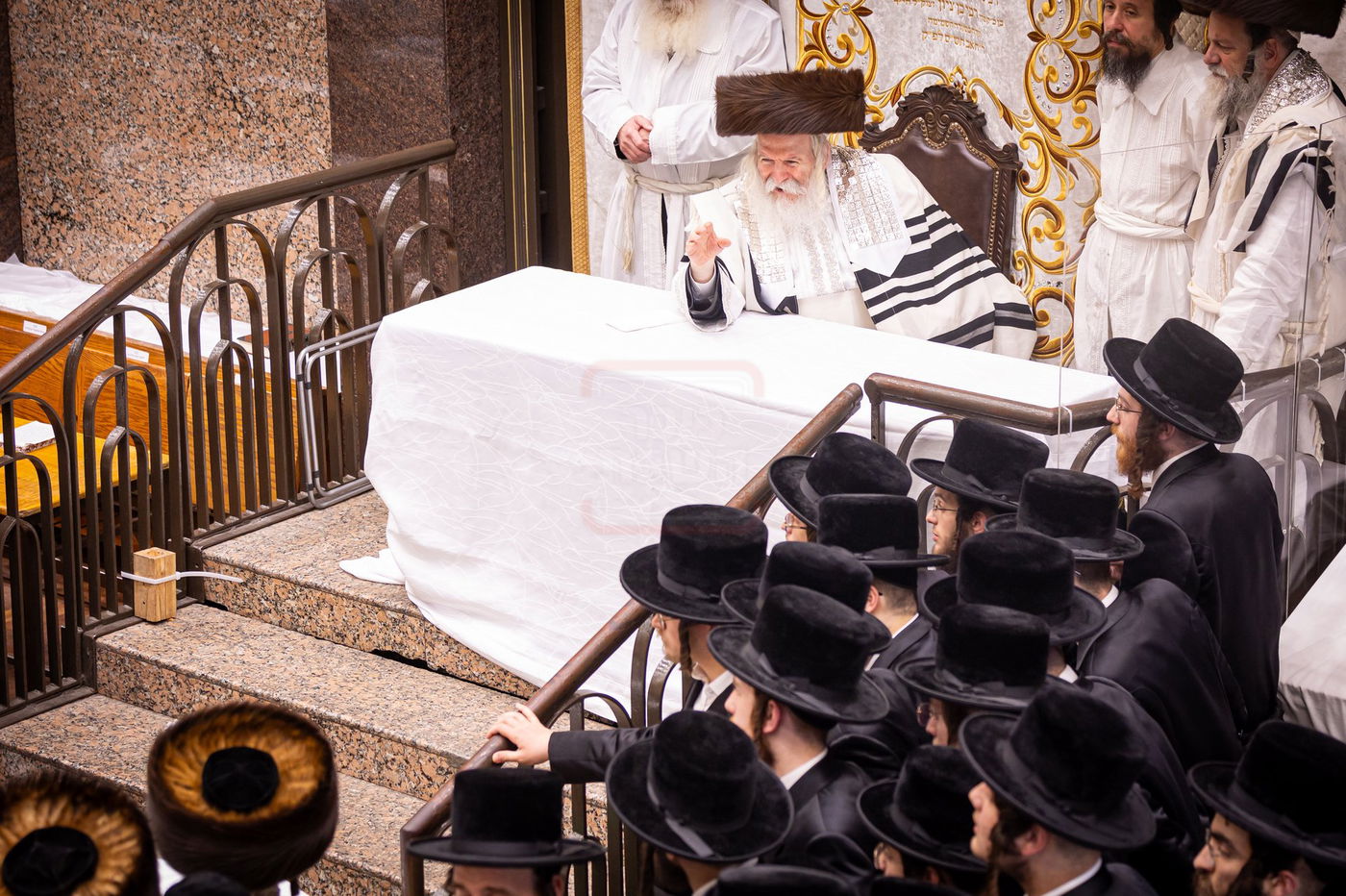 ערב ומוצאי יום כיפור בחצה"ק באבוב