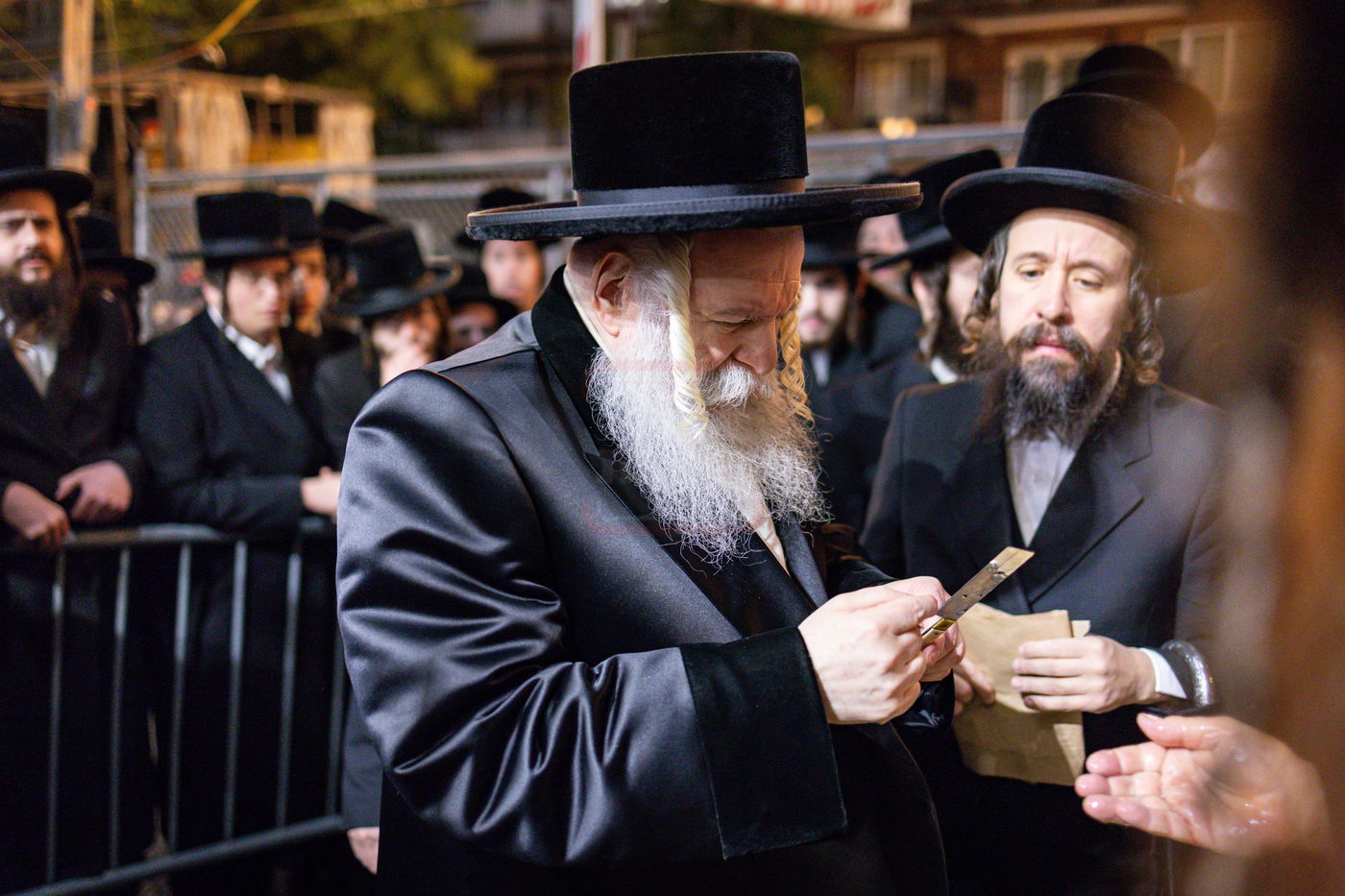 ערב ומוצאי יום כיפור בחצה"ק באבוב