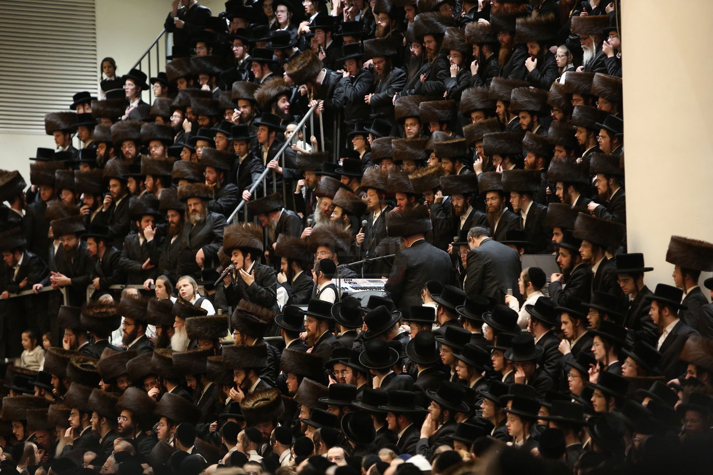 טיש חול המועד סוכות אצל האדמו"ר מויז'ניץ